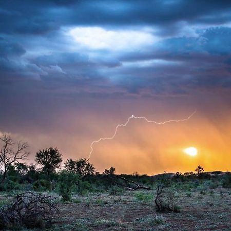 Impodimo Game Lodge Madikwe Wildreservaat Buitenkant foto